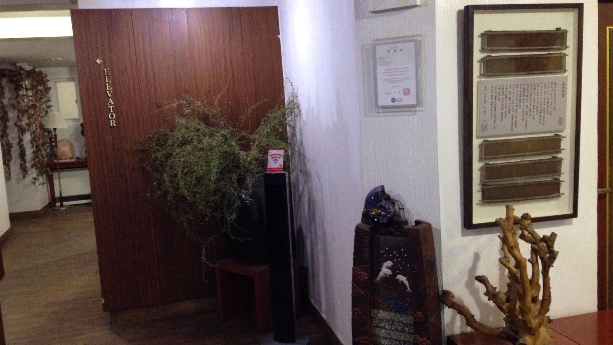 Daegu Goodstay Herotel Bagian luar foto