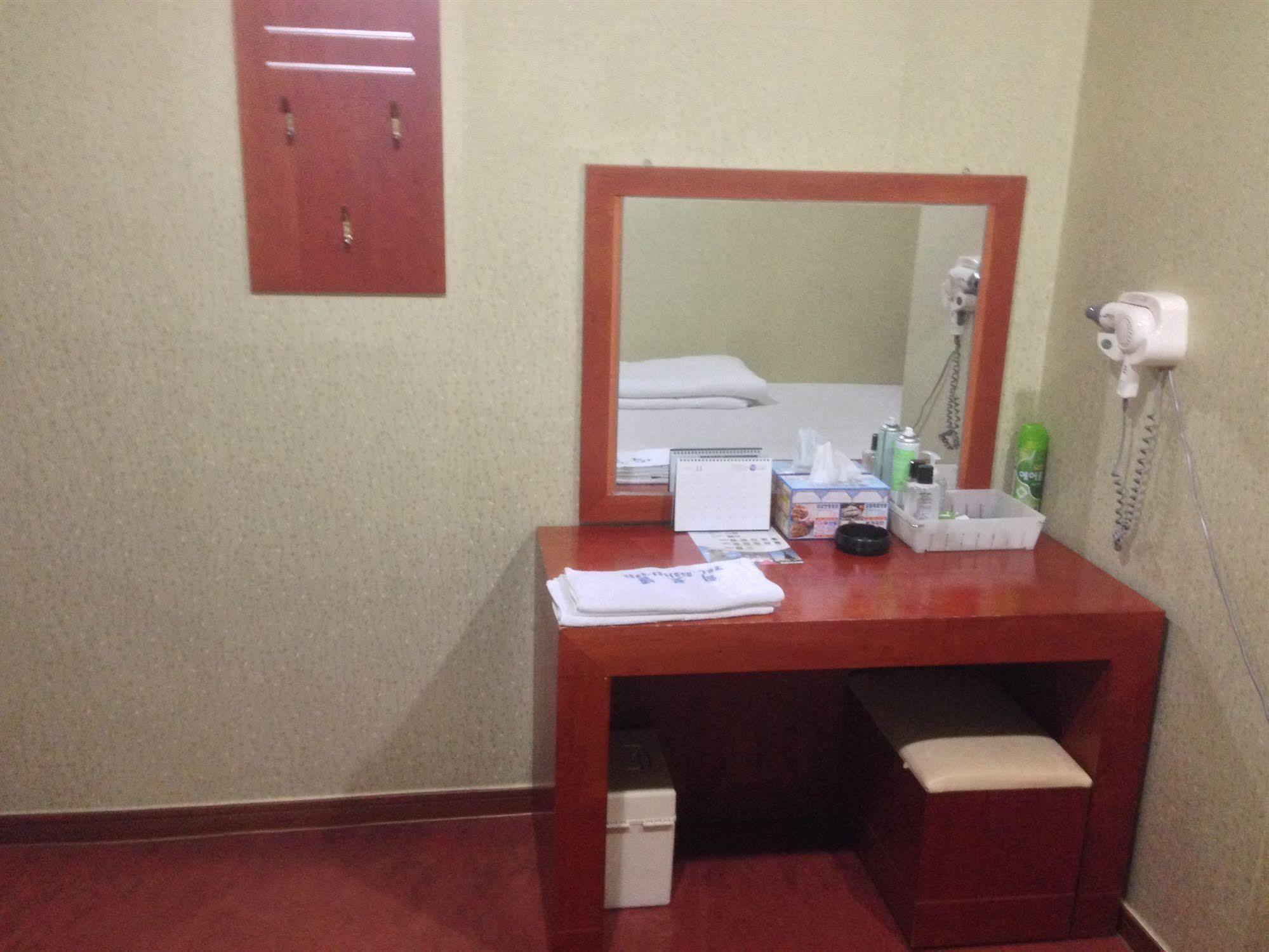 Daegu Goodstay Herotel Bagian luar foto