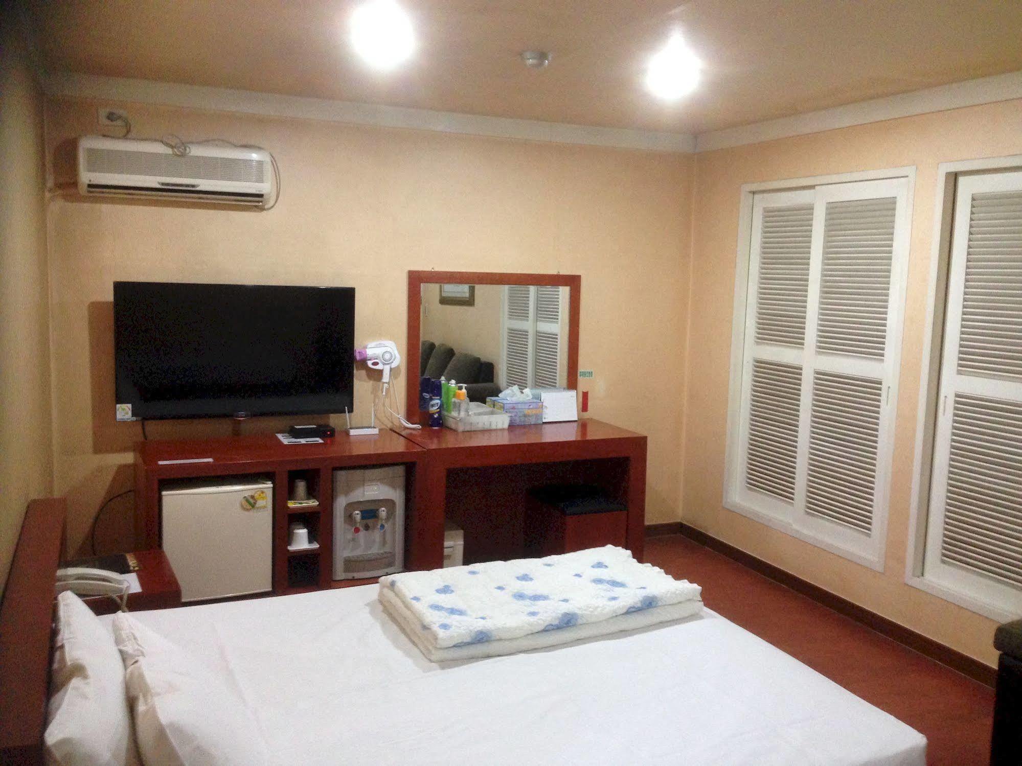 Daegu Goodstay Herotel Bagian luar foto